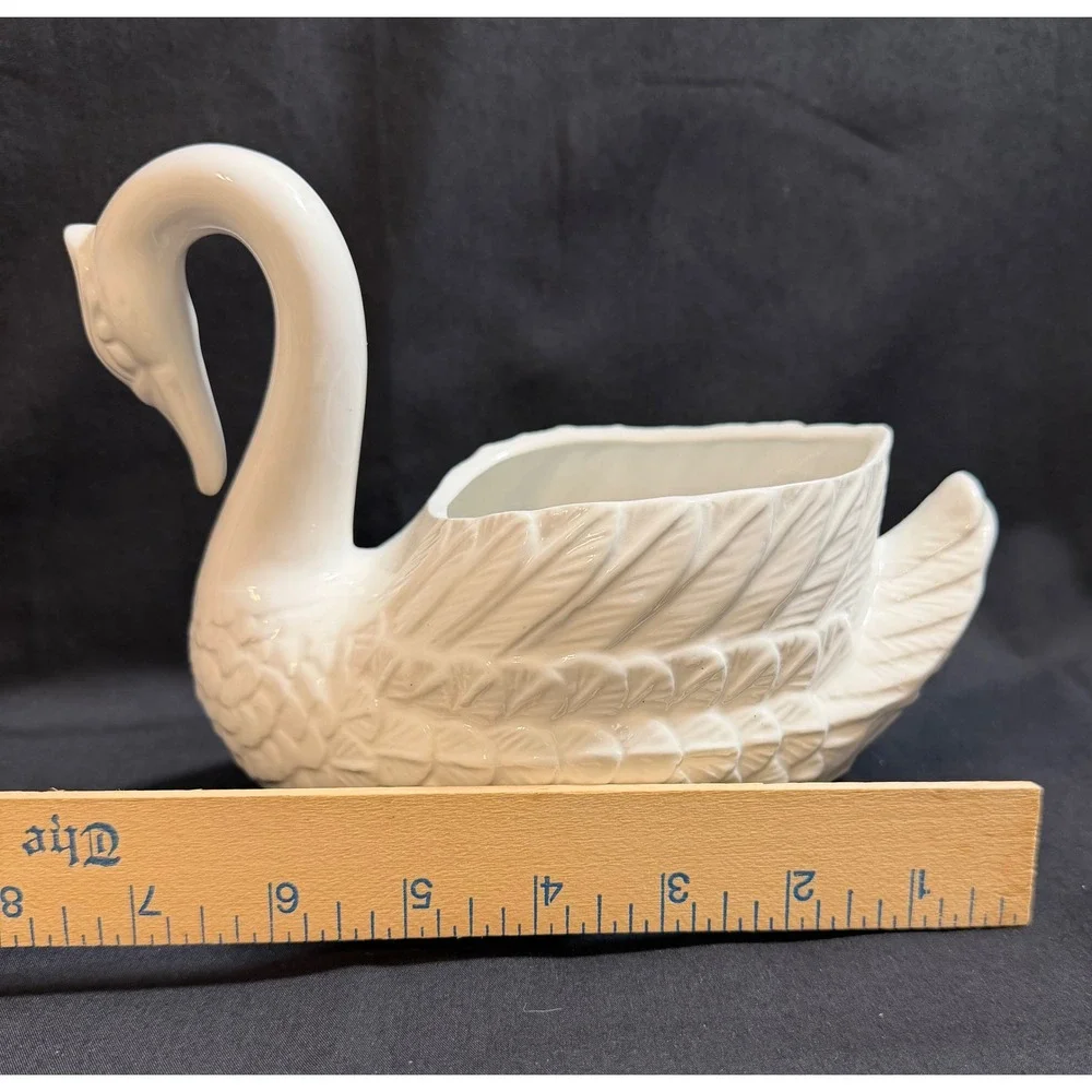 Vintage‎ White Ceramic Swan Planter Glossy Grandmillennial Cottagecore MCM